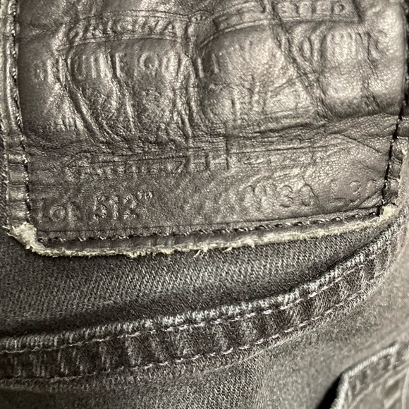 Levi’s 512 jeans black fit more like a 29 such nice jeans - Picture 5 of 5